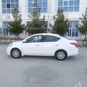 Nissan Versa 2012