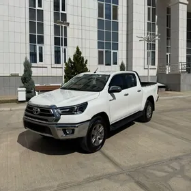 Toyota Hilux 2024