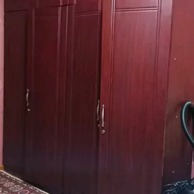 Шкаф