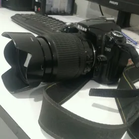 Nikon 90