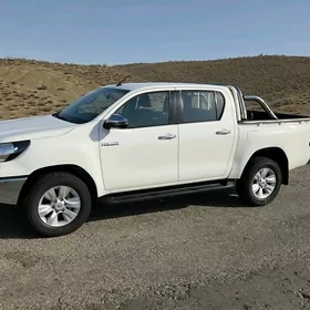 Toyota Hilux 2020