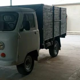 UAZ 452 1985