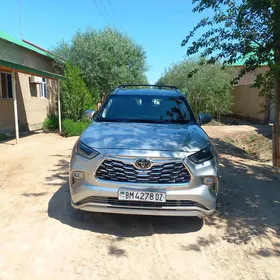 Toyota Highlander 2022