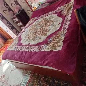 Кровать