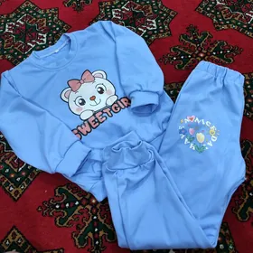 джинсовка,обувь.