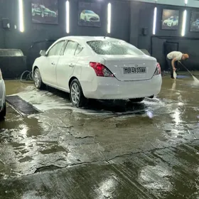 Nissan Versa 2012