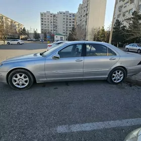 Mercedes-Benz W212 2001