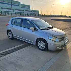 Nissan Versa 2011