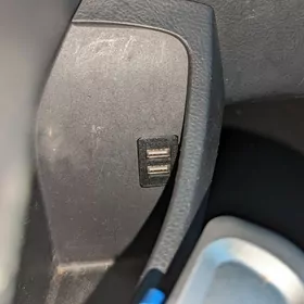 Крышка USB-порта для Toyota Yaris