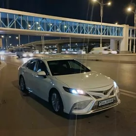 Toyota Camry 2021