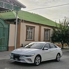 Hyundai Elantra 2025