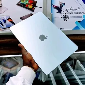 MacBook Air / M4 / 256 SSD