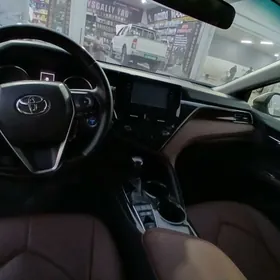 Toyota Camry 2021