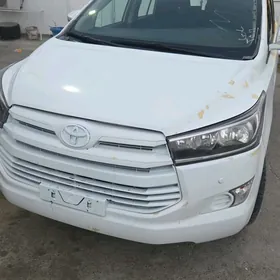 Toyota Innova 2021
