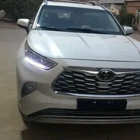 Toyota Highlander 2021