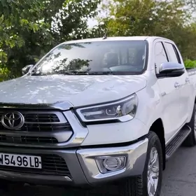 Toyota Hilux 2024