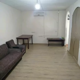 срочно 5 мкр 3/3 этаж 1 ком