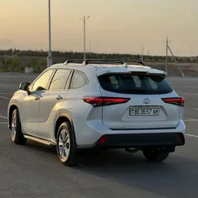 Toyota Highlander 2021