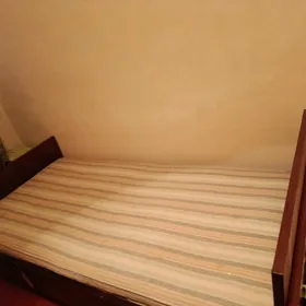 кровати