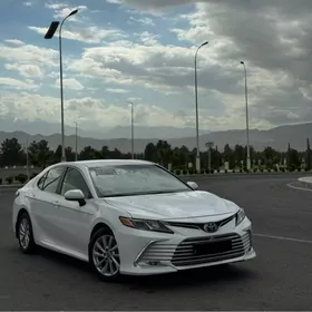 Toyota Camry 2021
