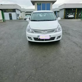 Nissan Versa 2011