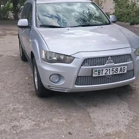 Mitsubishi Outlander 2011