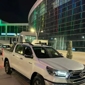 Toyota Hilux 2024