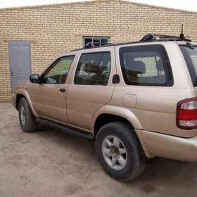 Nissan Pathfinder 1999