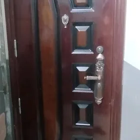 DAŞKY  GAPY   ДВЕРЬ