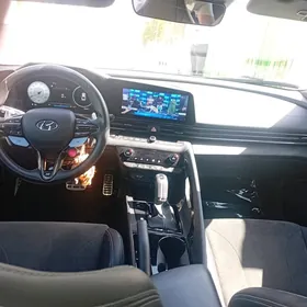 Hyundai Elantra 2022
