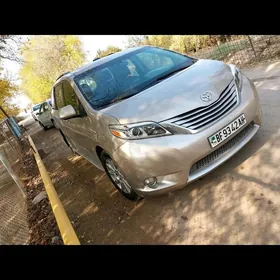 Toyota Sienna 2016