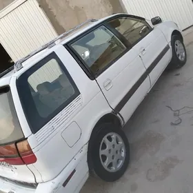 Mitsubishi Chariot 1993