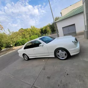 Mercedes-Benz E-Class 2001