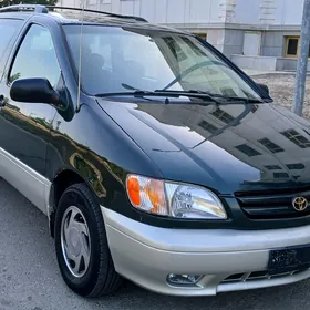 Toyota Sienna 2002