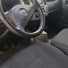 Nissan Urvan 2010