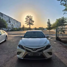 Toyota Camry 2018