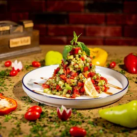Salatçy komekçi