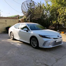 Toyota Camry 2025
