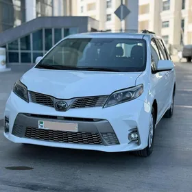 Toyota Sienna 2019