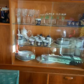 сервант,стол