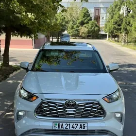 Toyota Highlander 2021