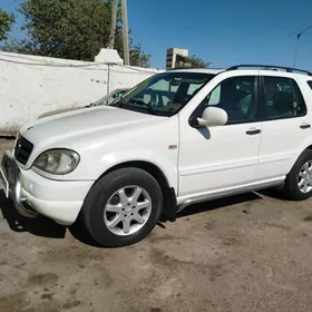 Mercedes-Benz ML350 2001