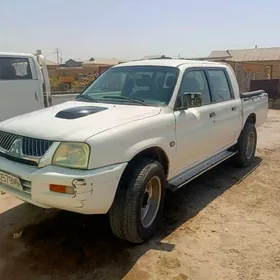Mitsubishi L200 2002