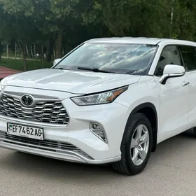 Toyota Highlander 2021