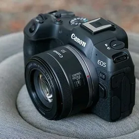 Canon R8 50mm f1.8