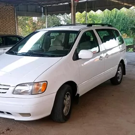 Toyota Sienna 2001