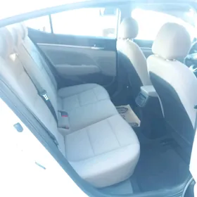 Hyundai Elantra 2020