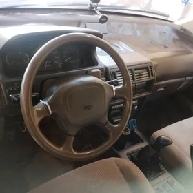 Mitsubishi Chariot 1994
