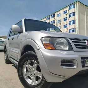 Mitsubishi Montero 2002