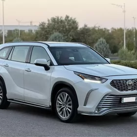 Toyota Highlander 2021